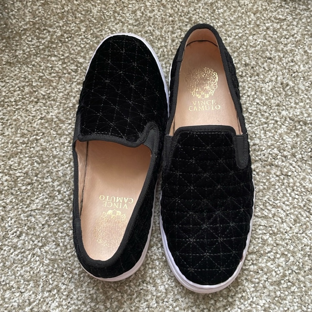 Vince Camuto black velvet slip on women’s shoes size 6.5